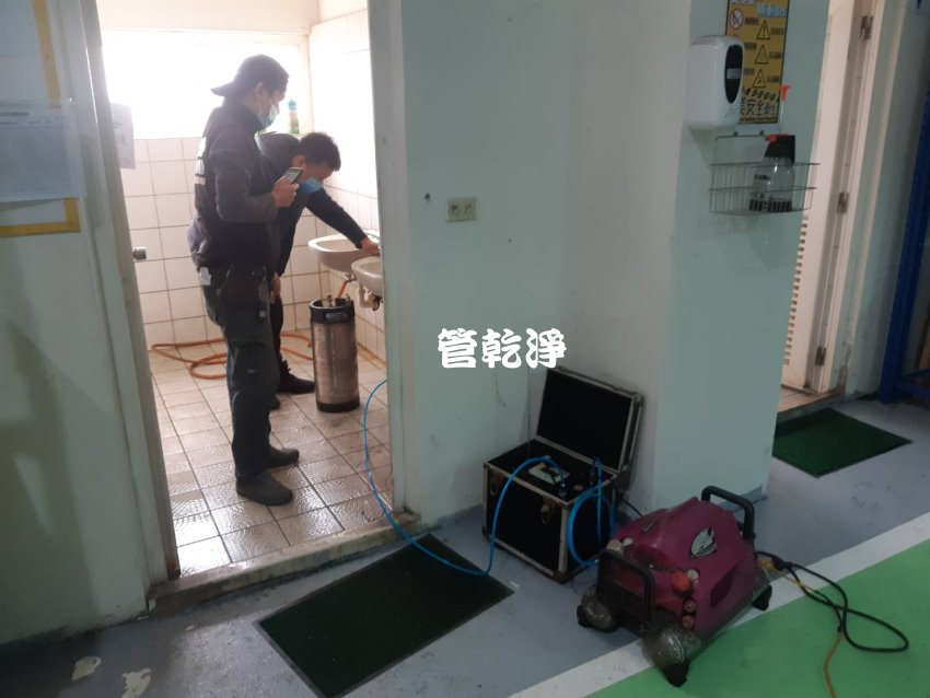 水塔都是泥..彰化 鹿港 鹿工路 洗工廠水塔水管