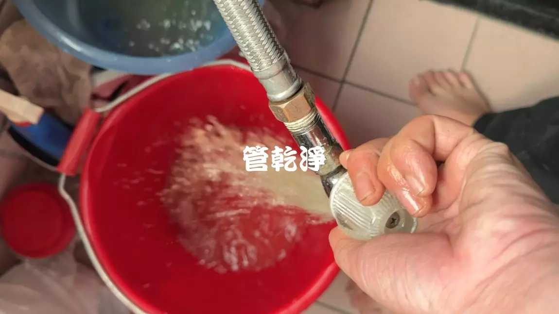 龍頭流出泥水.. 台北 文山 萬盛街 清洗水管